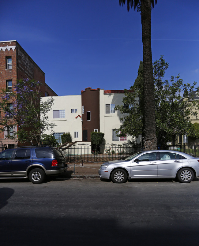 251 S Kenmore Ave in Los Angeles, CA - Building Photo - Building Photo