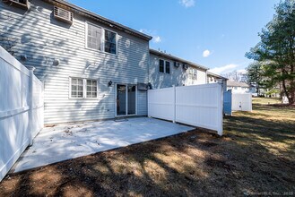 16 Brantwood Dr in Madison, CT - Building Photo - Building Photo