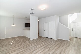 3210 Honeysuckle Dr in Texas City, TX - Building Photo - Building Photo