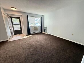 221 High St in Westerly, RI - Building Photo - Building Photo