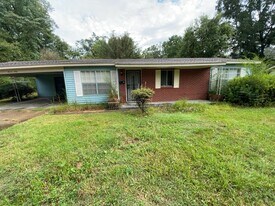 1160 Maria Dr in Jackson, MS - Building Photo