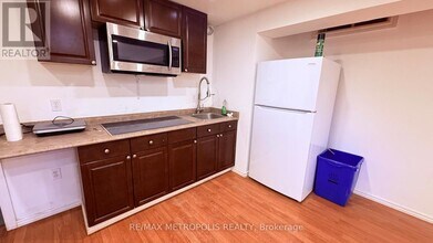 1292 Ravencliffe Ct in Oshawa, ON - Building Photo - Building Photo