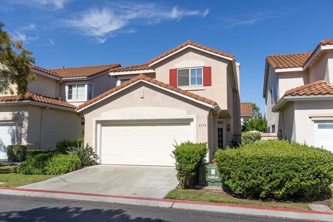 9574 Capricorn Way in San Diego, CA - Building Photo