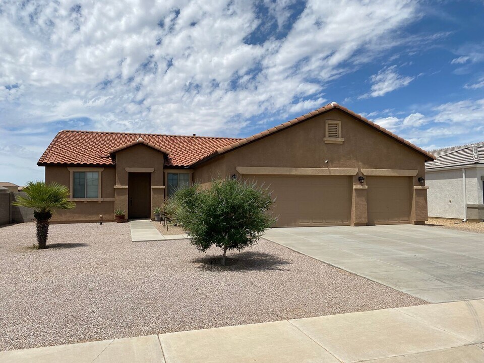 10631 E Primrose Ct in Florence, AZ - Building Photo