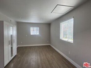 5460 Burnet Ave in Los Angeles, CA - Building Photo - Building Photo