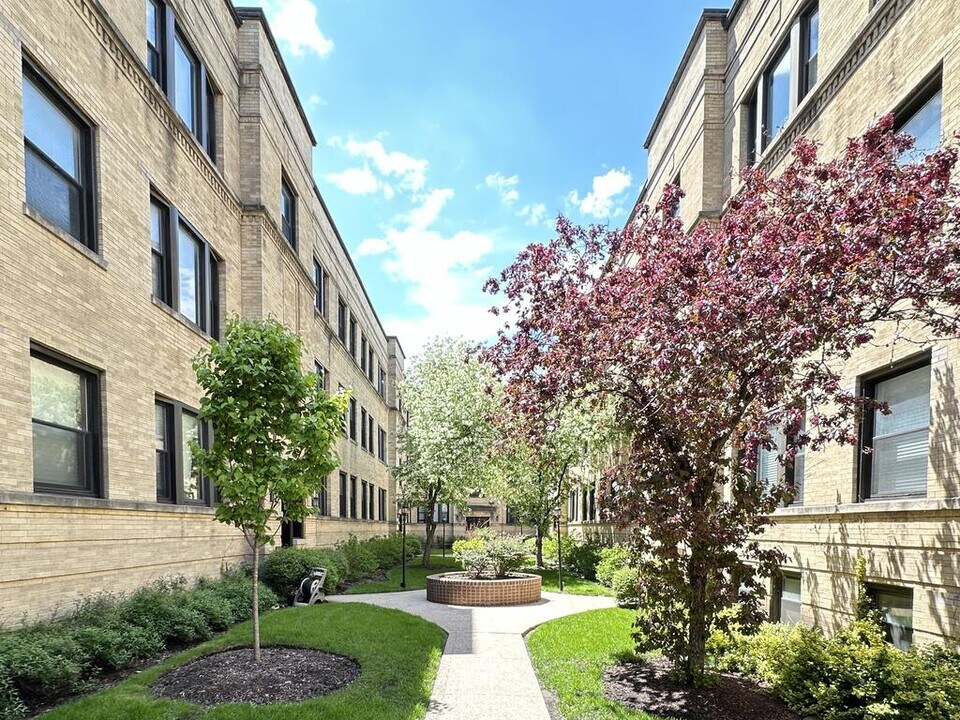 3520 N Broadway in Chicago, IL - Building Photo