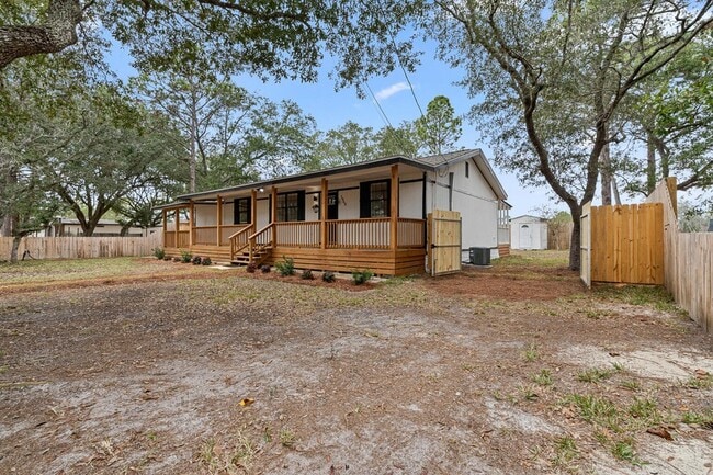 5968 Capitol Dr in Gulf Breeze, FL - Foto de edificio - Building Photo