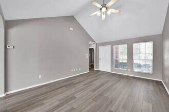 2214 Shady Tree Ln in Conroe, TX - Building Photo - Building Photo