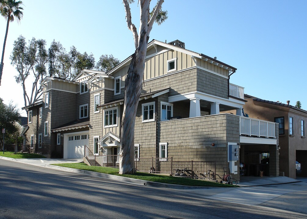 621 Poppy Ave in Corona Del Mar, CA - Building Photo