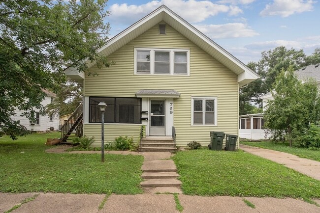 709 Walnut St in Cedar Falls, IA - Building Photo - Building Photo