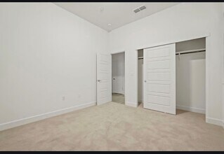 5720 Alloway St in Sacramento, CA - Building Photo - Building Photo