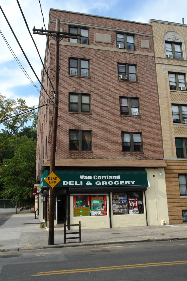 497 Van Cortlandt Park Ave in Yonkers, NY - Building Photo - Building Photo