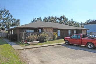 8160 Stonebrook Dr in Pensacola, FL - Foto de edificio - Building Photo