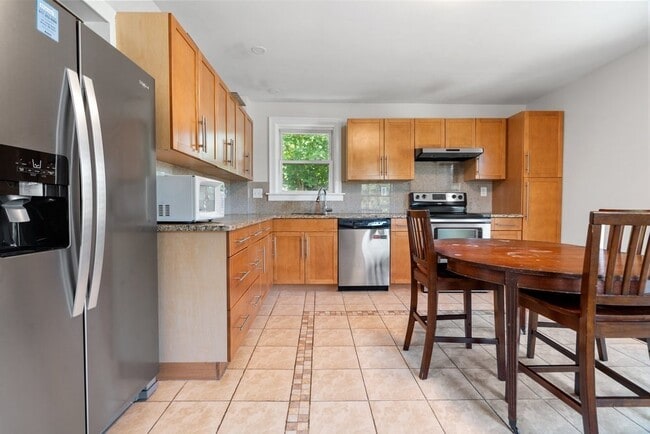 15 Holton St in Boston, MA - Building Photo - Building Photo