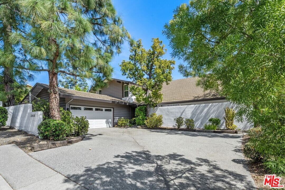 2408 Banyan Dr in Los Angeles, CA - Foto de edificio