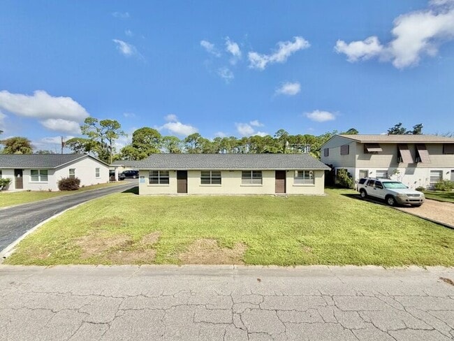 7073 Brentford Rd in Sarasota, FL - Building Photo - Building Photo