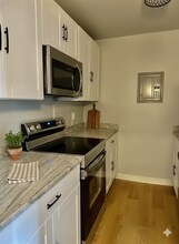 16 Balmoral St, Unit 210 in Andover, MA - Foto de edificio - Building Photo