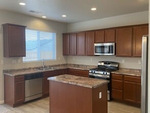 230 Red Oak Dr in Fernley, NV - Building Photo - Building Photo