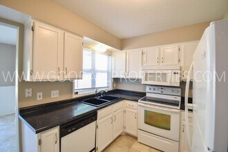 716 Knolls Ct in West Des Moines, IA - Building Photo - Building Photo