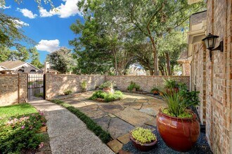 5022 Coral Gables Dr in Houston, TX - Building Photo - Building Photo