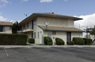 Woodcrest Apartments in Victorville, CA - Building Photo - Building Photo