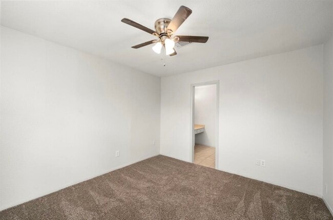 7847 Green Lawn Dr in Houston, TX - Building Photo - Building Photo