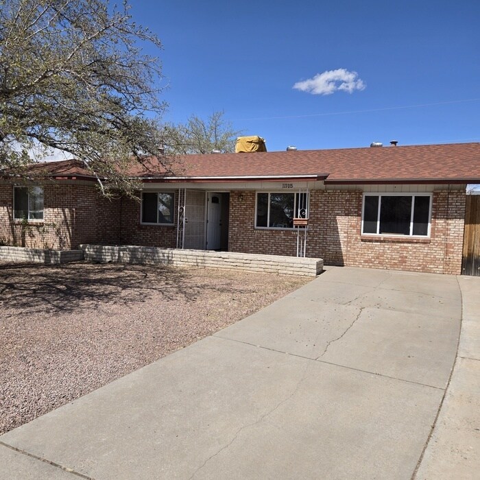 11105 Fairbanks Rd NE in Albuquerque, NM - Building Photo