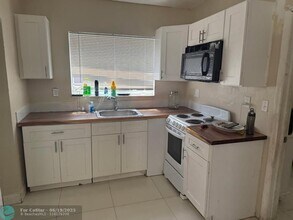 1942 Buchanan St in Hollywood, FL - Building Photo - Building Photo