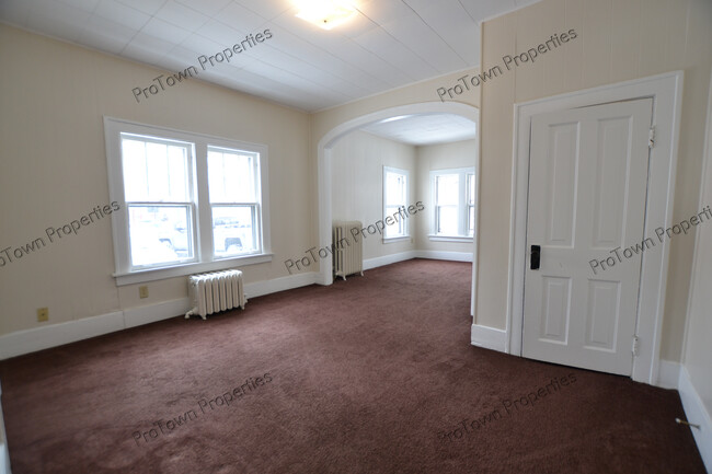 26 N Broadway St, Unit 1S in Joliet, IL - Building Photo - Building Photo