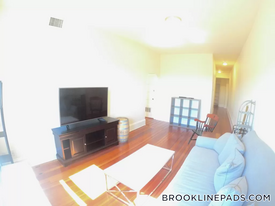 1463 Beacon St in Brookline, MA - Building Photo