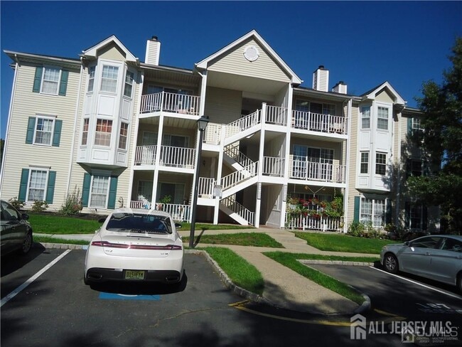 450 Northam Dr in North Brunswick, NJ - Building Photo - Building Photo
