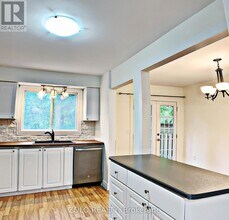 576 Camelot Dr in Oshawa, ON - Building Photo - Building Photo