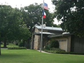 Chamberlain Complex in Irving, TX - Building Photo - Building Photo