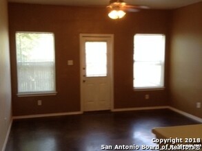 10827 Mathom Landing in Universal City, TX - Building Photo - Building Photo