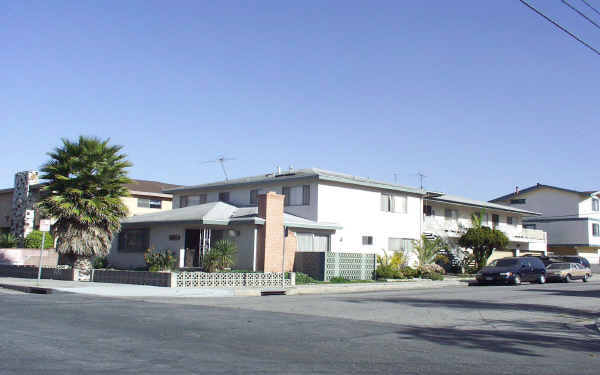 5-units + 1 Non-conforming Unit in Hawthorne, CA - Building Photo - Building Photo