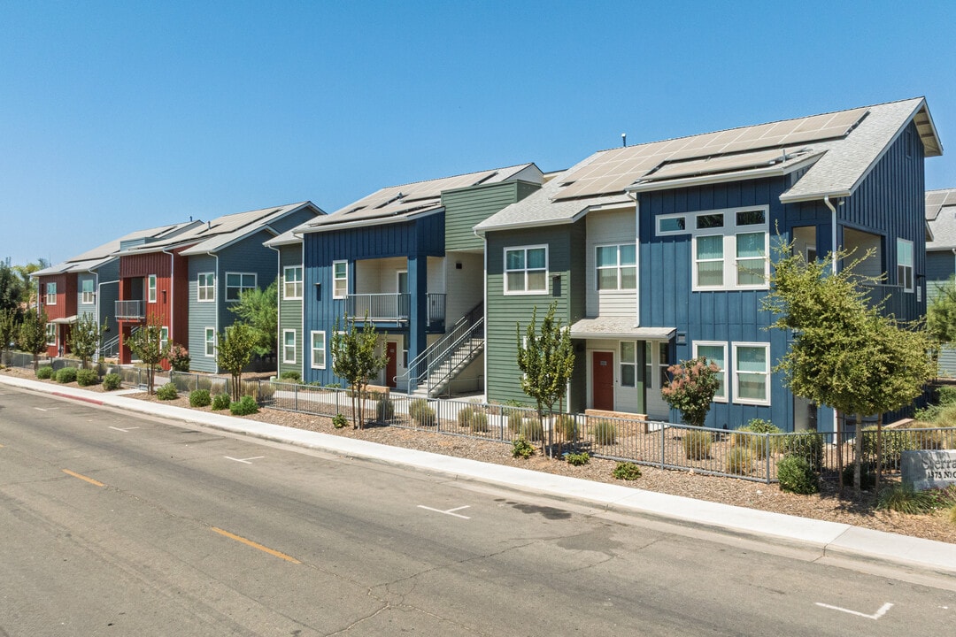 Sierra Village Apartments in Dinuba, CA - Building Photo