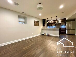 2310 N Leavitt St, Unit G in Chicago, IL - Foto de edificio - Building Photo