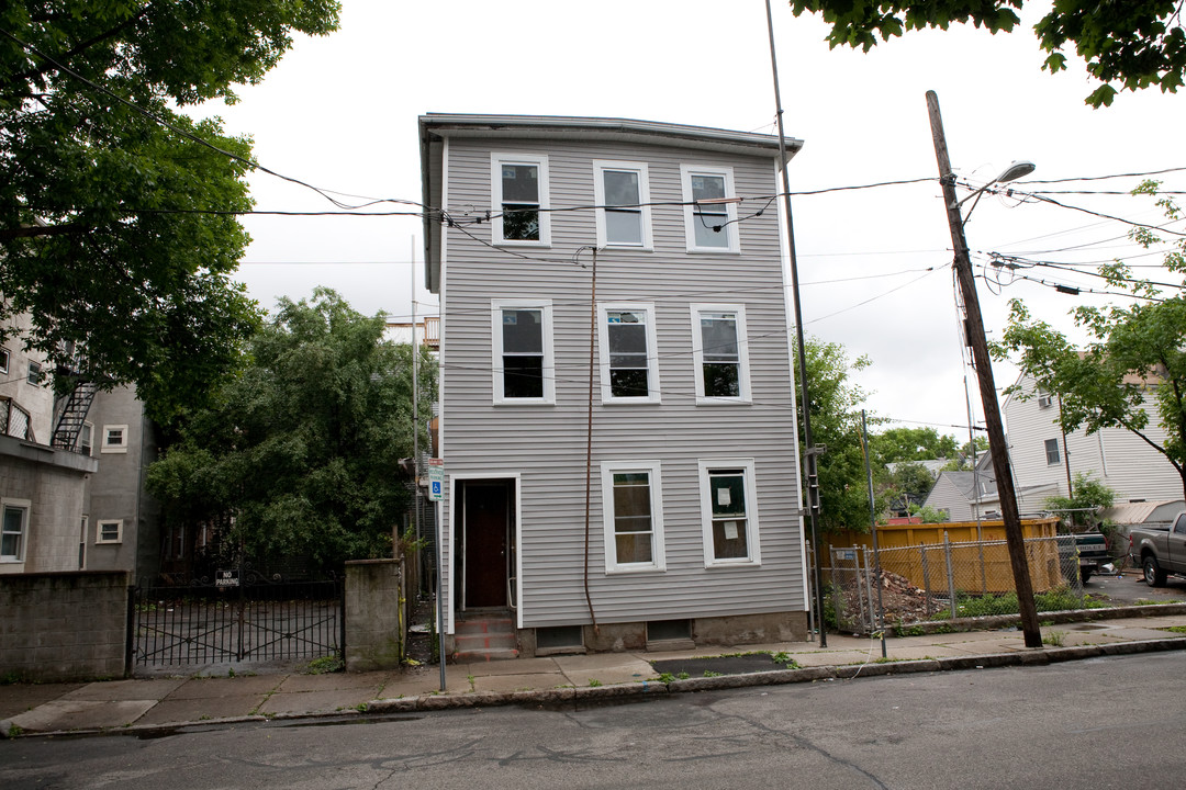 118 Sciarappa St in Cambridge, MA - Foto de edificio