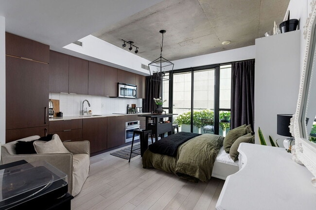 property at 5 Hanna Ave