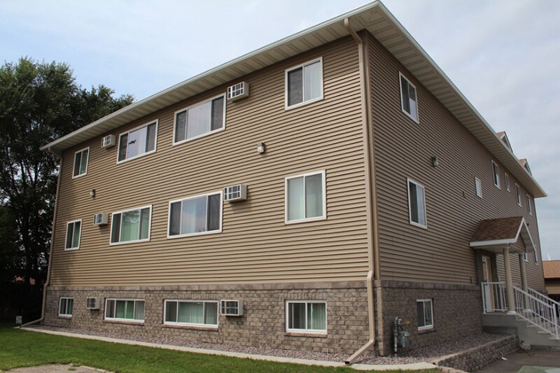 5151 W 6th St in Goodview, MN - Foto de edificio