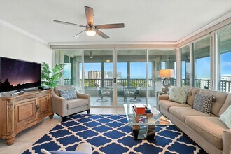 25 Bluebill Ave in Naples, FL - Building Photo - Building Photo