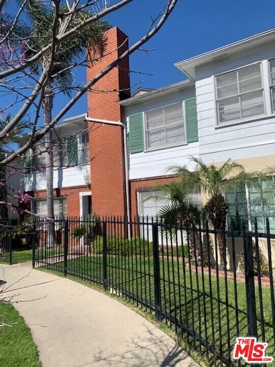 4131 Palmwood Dr-Unit -6 in Los Angeles, CA - Building Photo