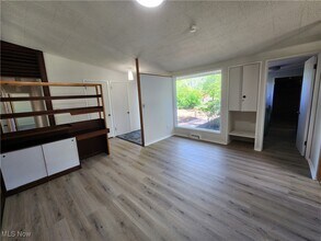 24160 Buckhurst Dr in Beachwood, OH - Building Photo - Building Photo