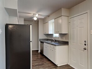 833 Stanford Dr in Lancaster, TX - Building Photo - Building Photo