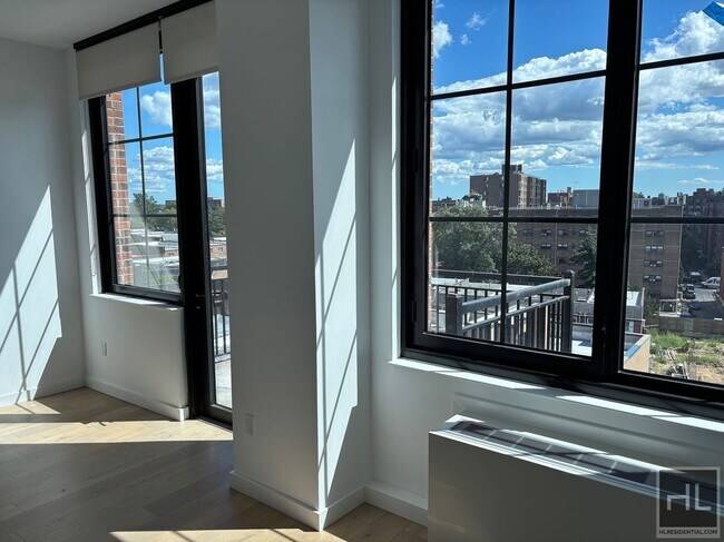 NORTHERN BOULEVARD in Queens, NY - Building Photo - Building Photo