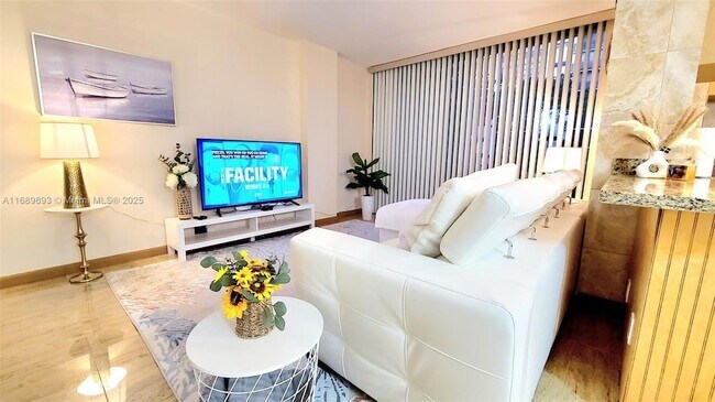 17011 N Bay Rd in Sunny Isles Beach, FL - Building Photo - Building Photo
