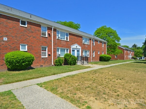 Deerfield-Westerlea Park Apartments in Hightstown, NJ - Building Photo