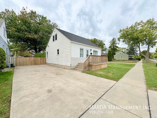 1391 Aubin Rd in Windsor, ON - Building Photo - Building Photo