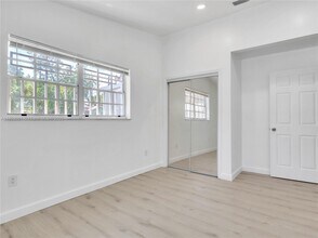 7172 SW 22nd St in Miami, FL - Building Photo - Building Photo