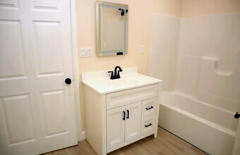 615 White School House Rd in Madison, ME - Building Photo - Building Photo